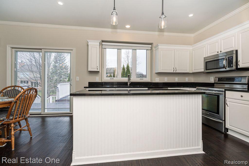 743 Caribou CRT