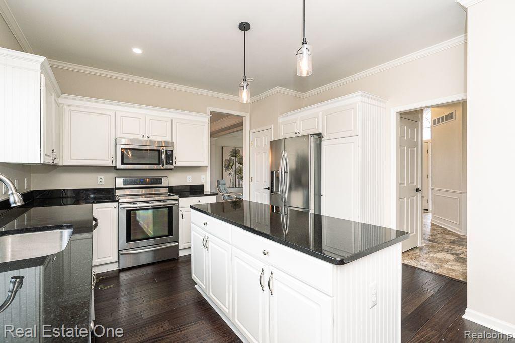 743 Caribou CRT