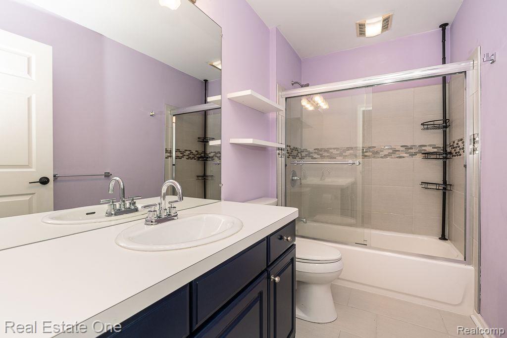 743 Caribou CRT