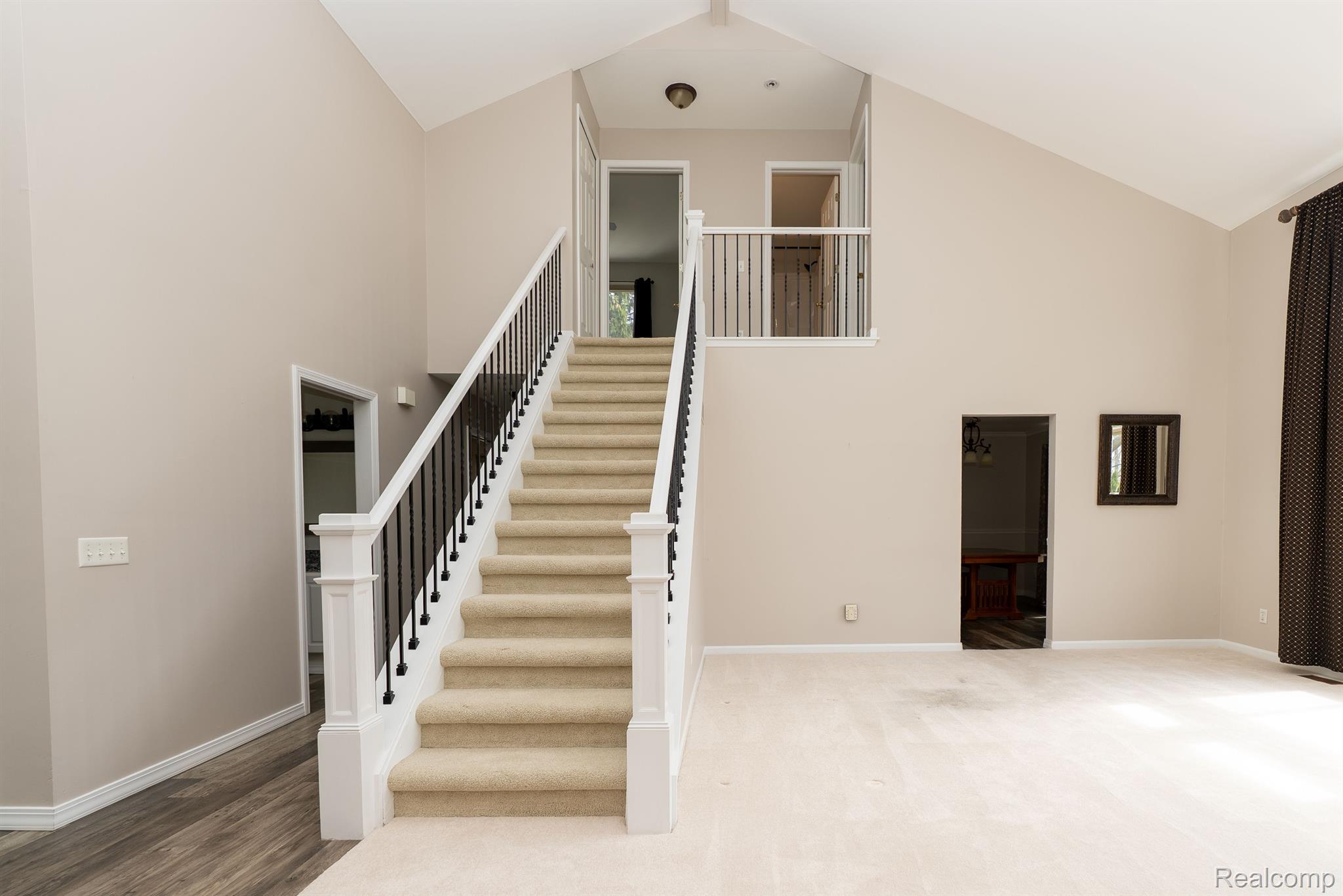 2385 HUNTINGTON DR