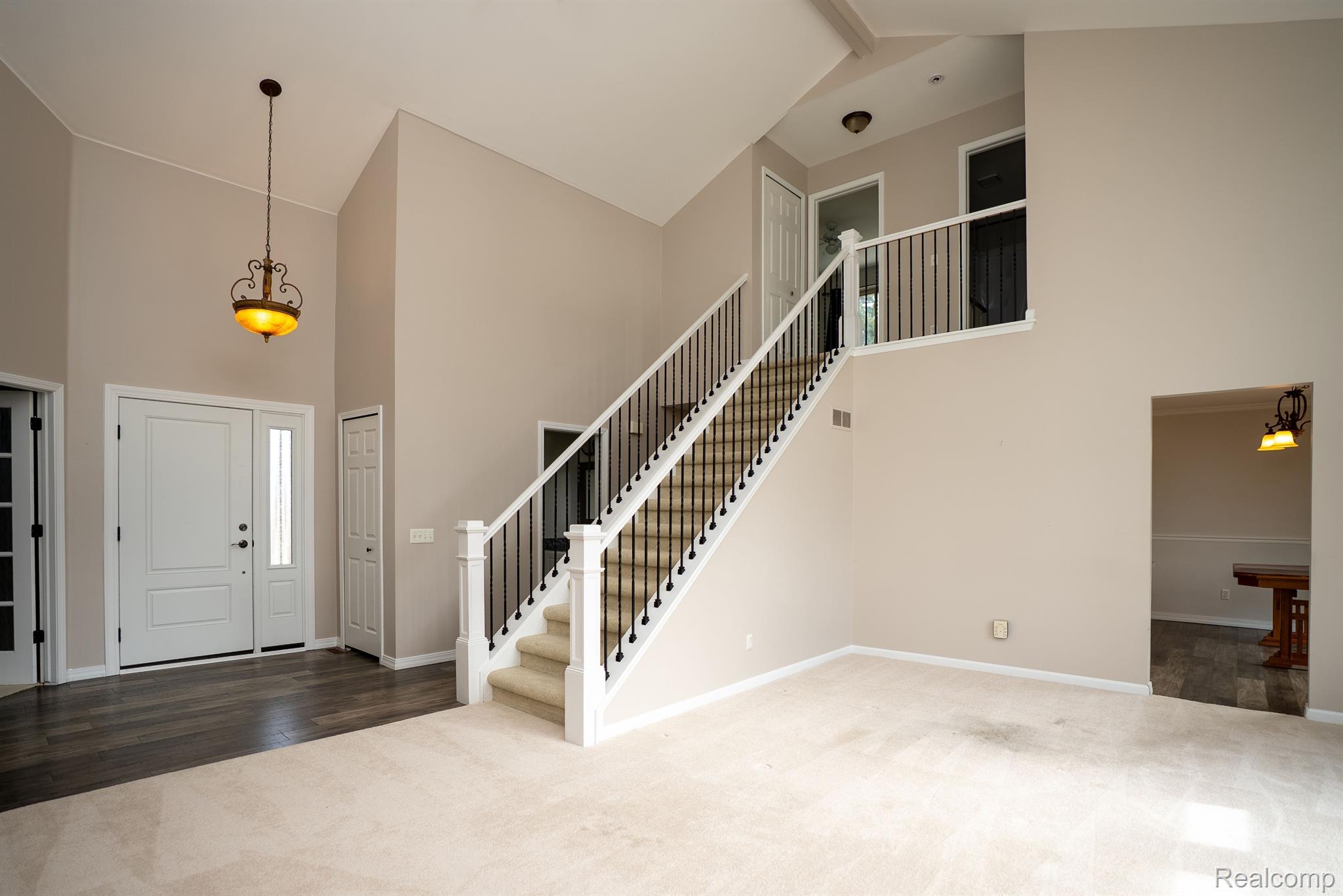 2385 HUNTINGTON DR