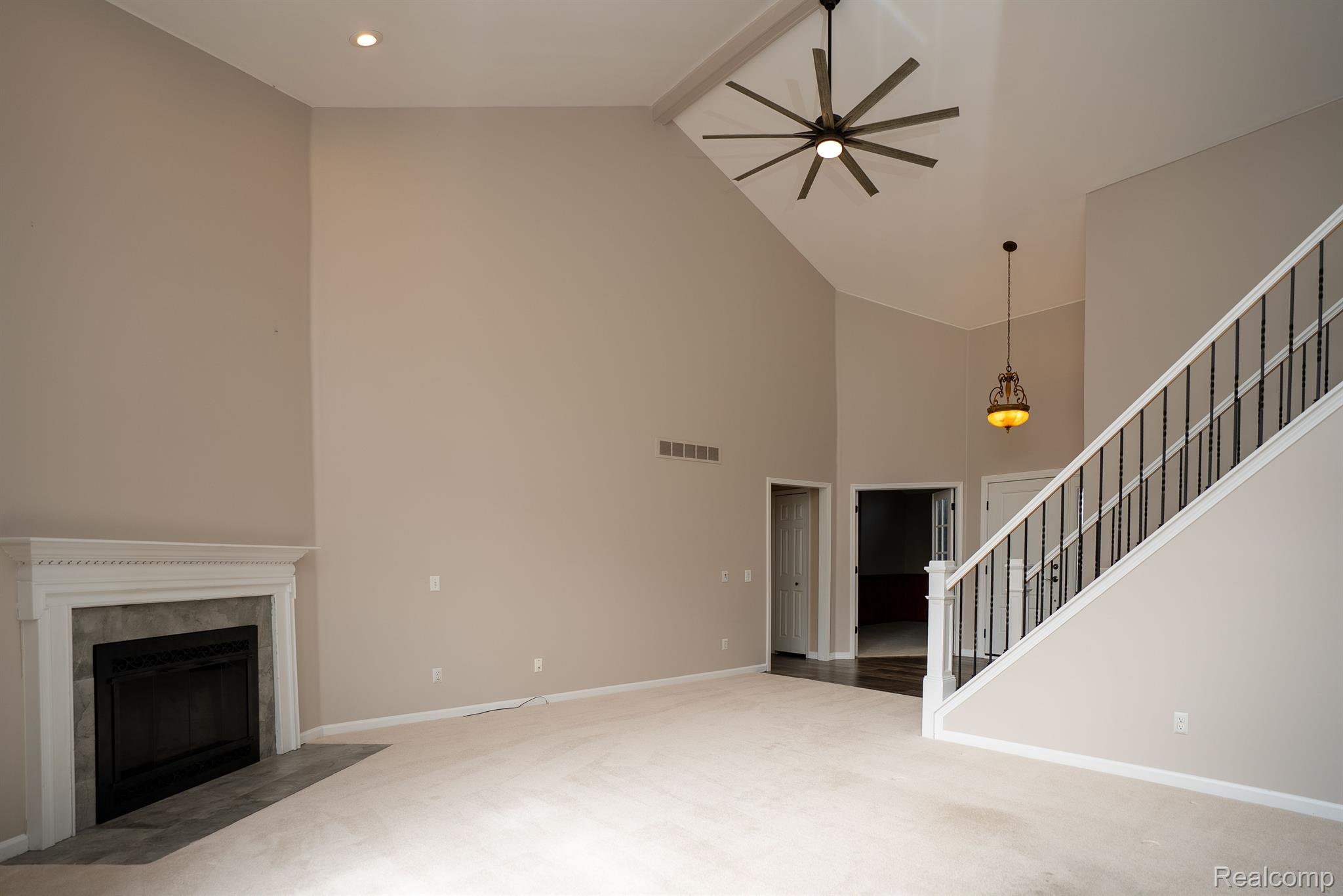2385 HUNTINGTON DR