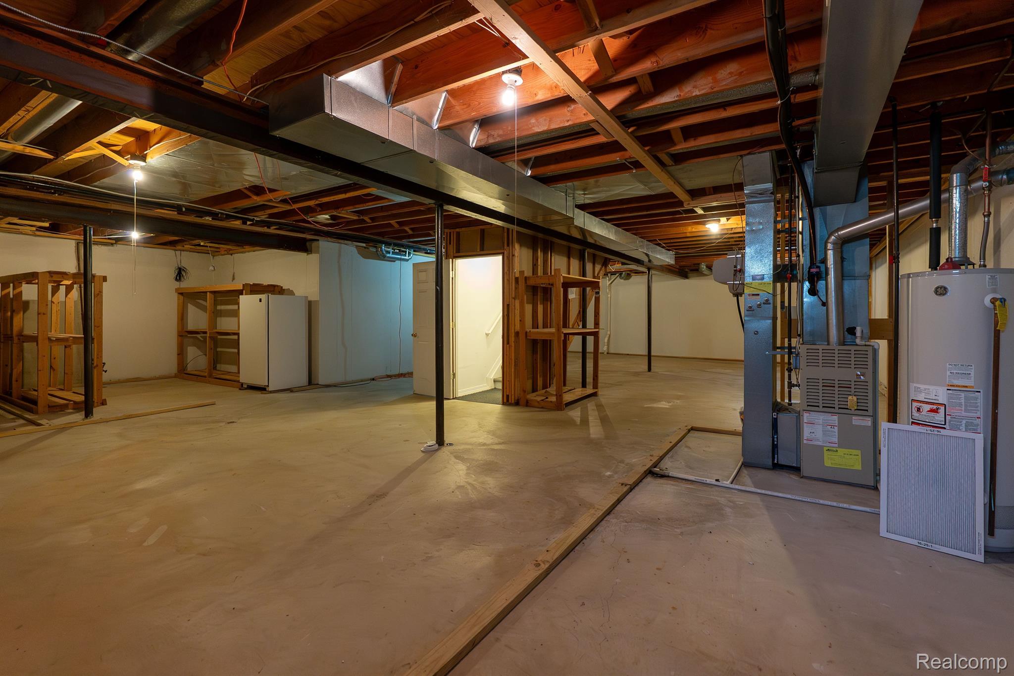 2385 HUNTINGTON DR