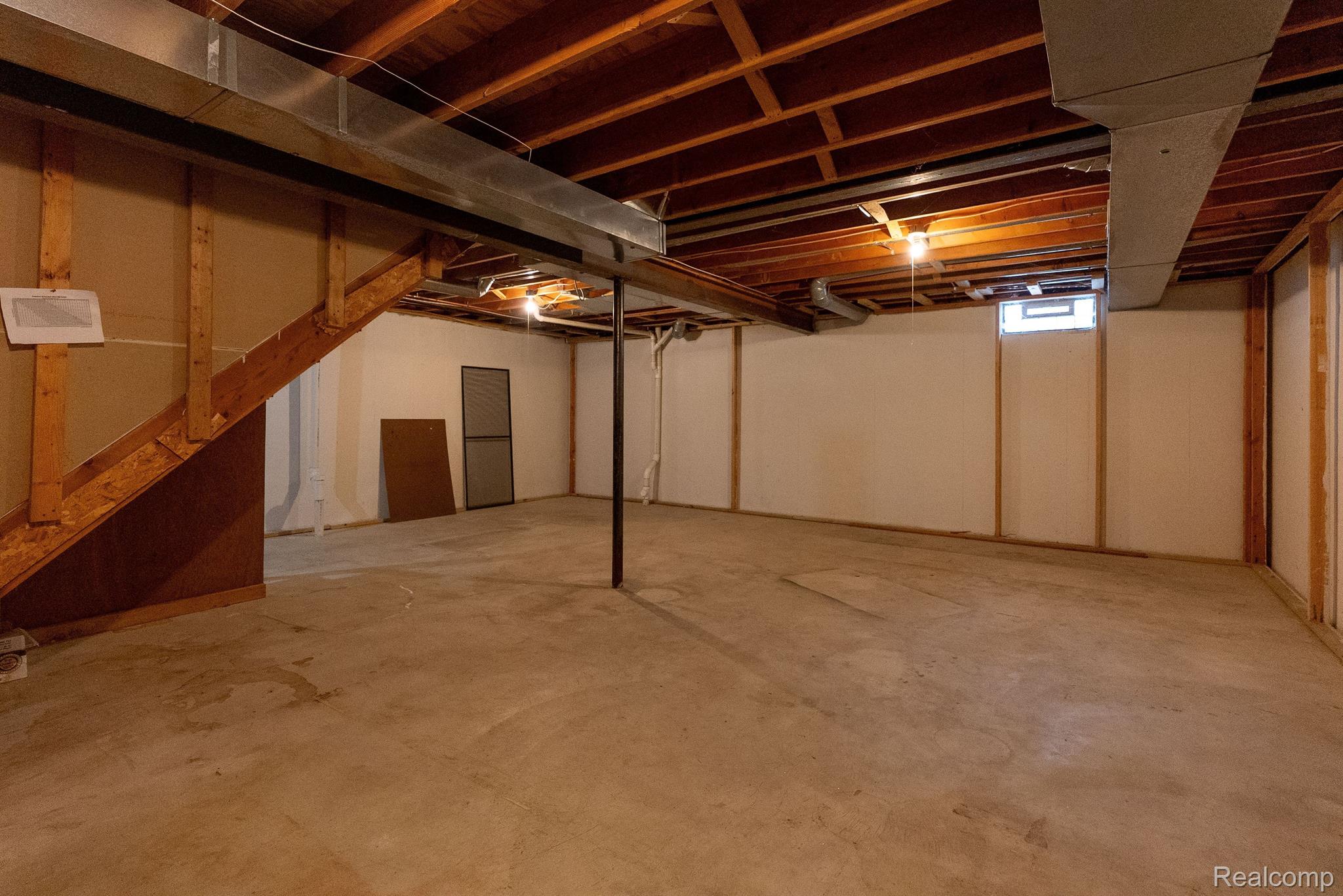 2385 HUNTINGTON DR