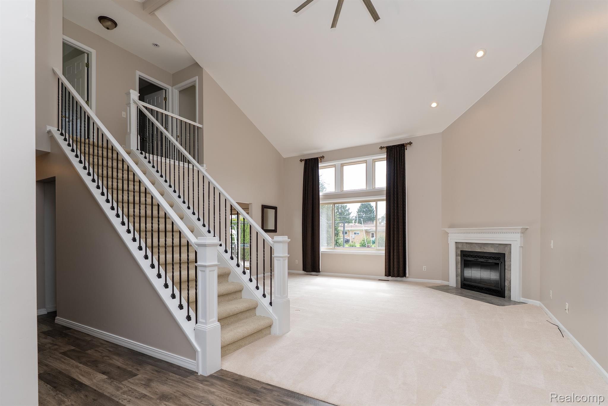 2385 HUNTINGTON DR