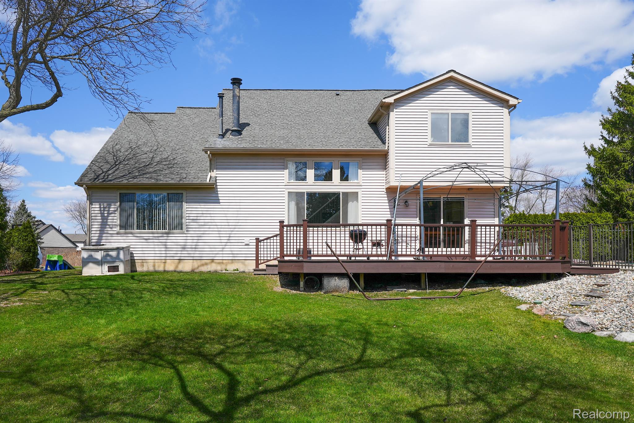 2385 HUNTINGTON DR