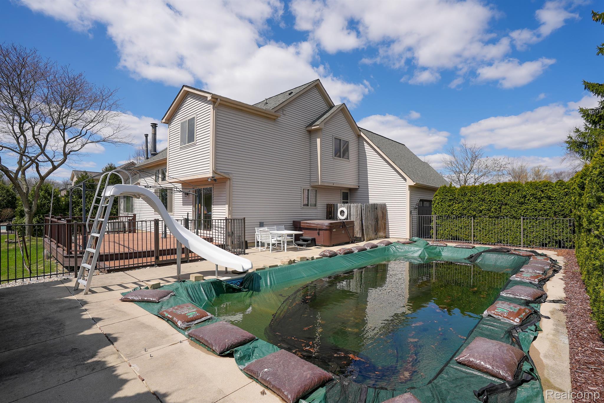2385 HUNTINGTON DR