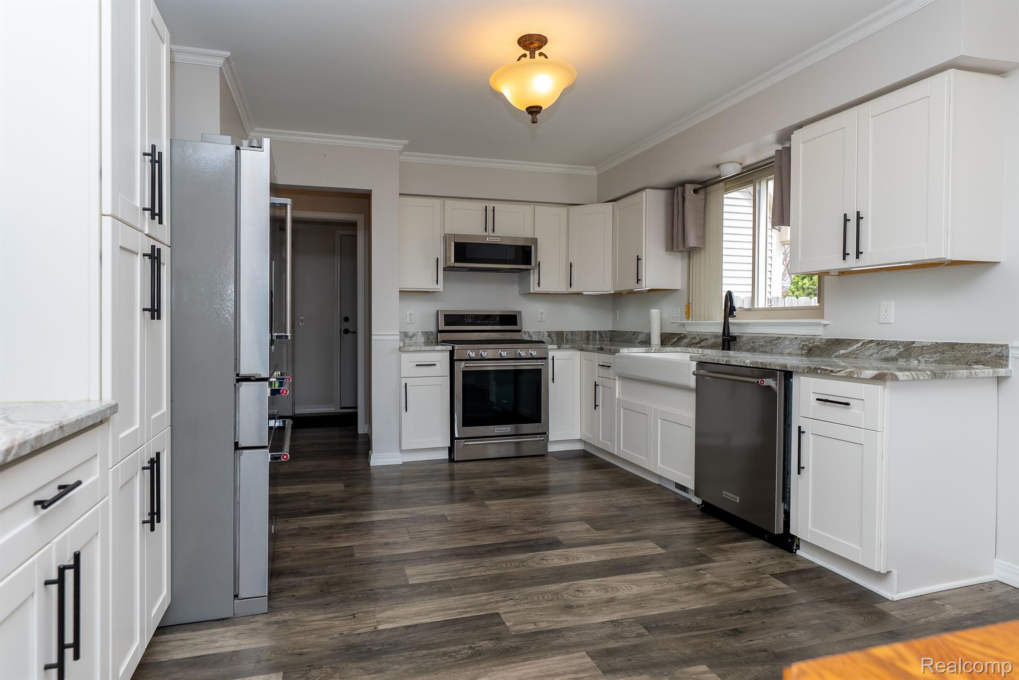 2385 HUNTINGTON DR