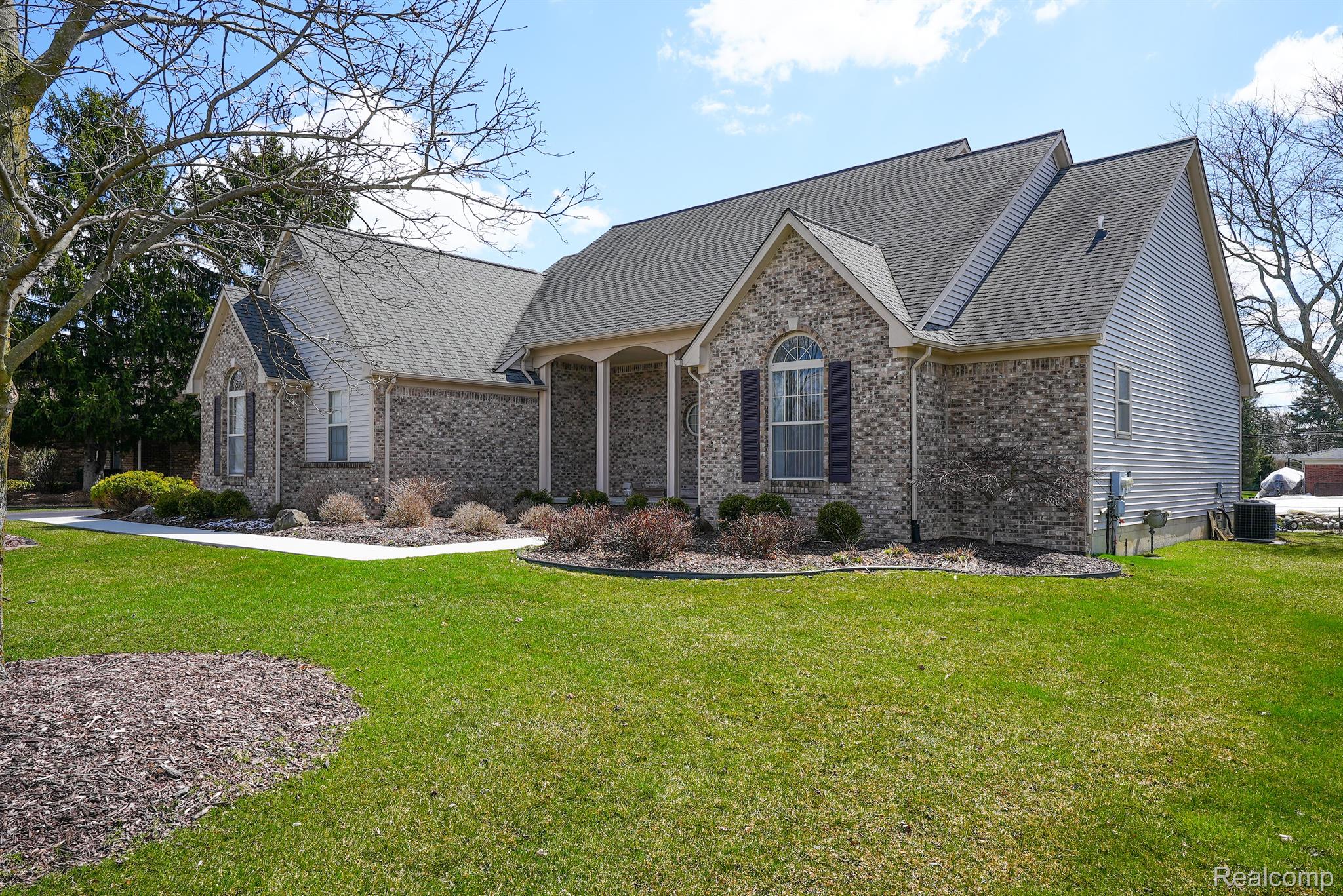2385 HUNTINGTON DR