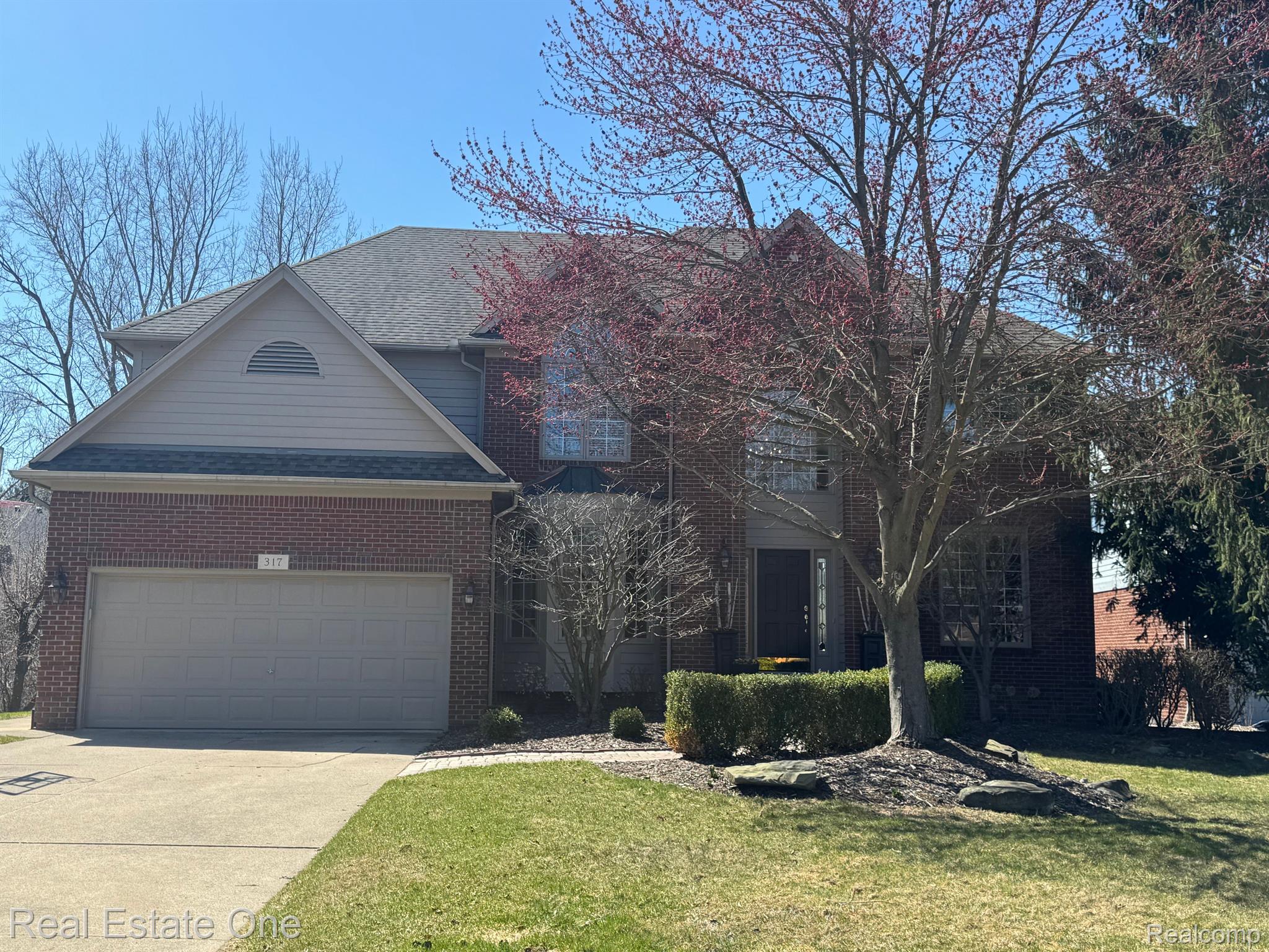 317 LONE PINE CIR
