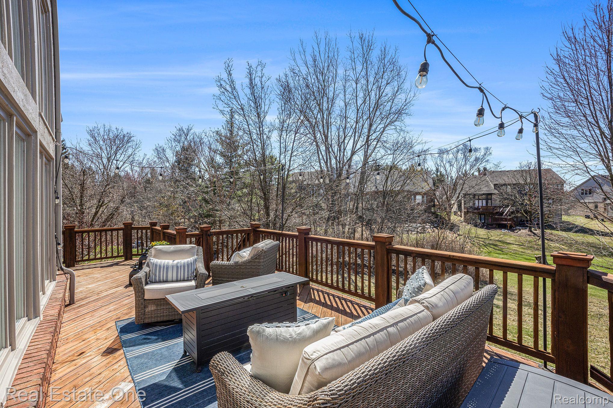 317 LONE PINE CIR