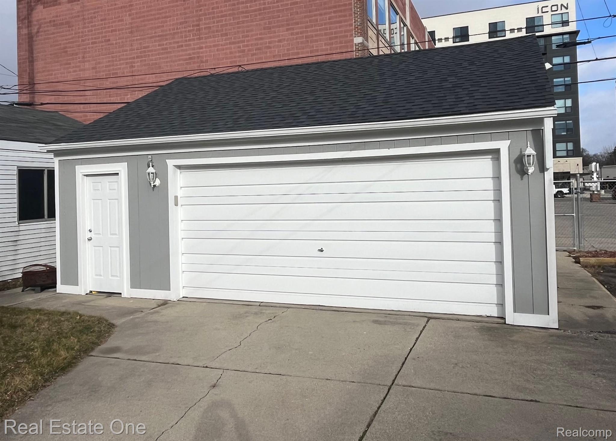 418 N CENTER ST