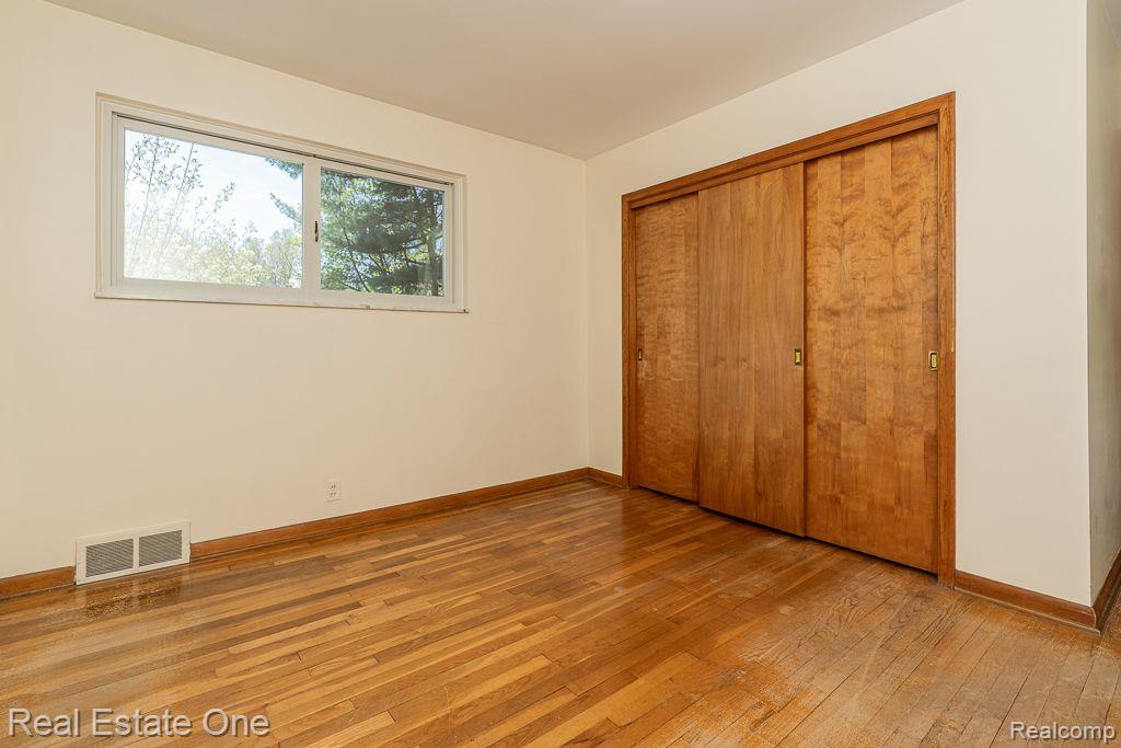 1151 N LIVERNOIS RD
