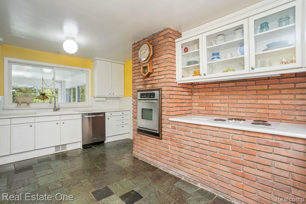 1151 N LIVERNOIS RD