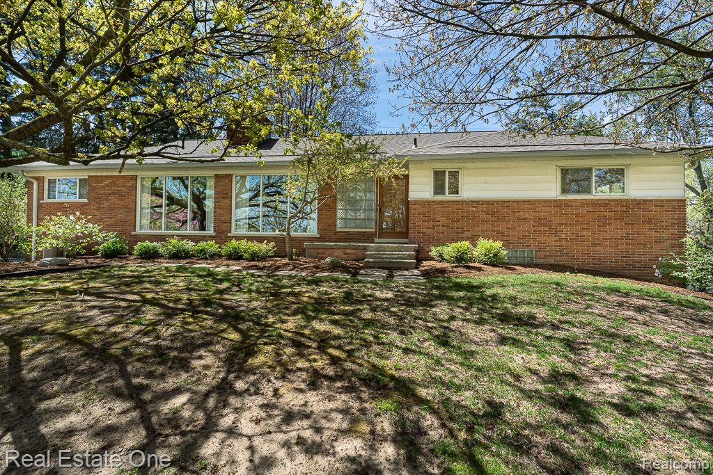 1151 N LIVERNOIS RD