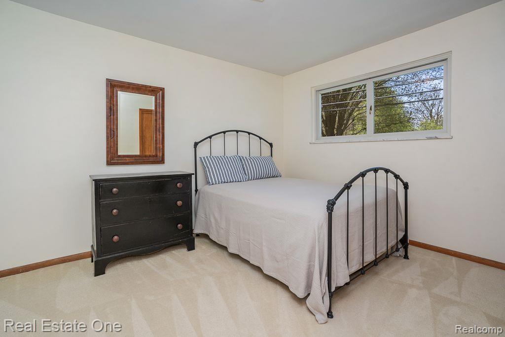 1151 N LIVERNOIS RD