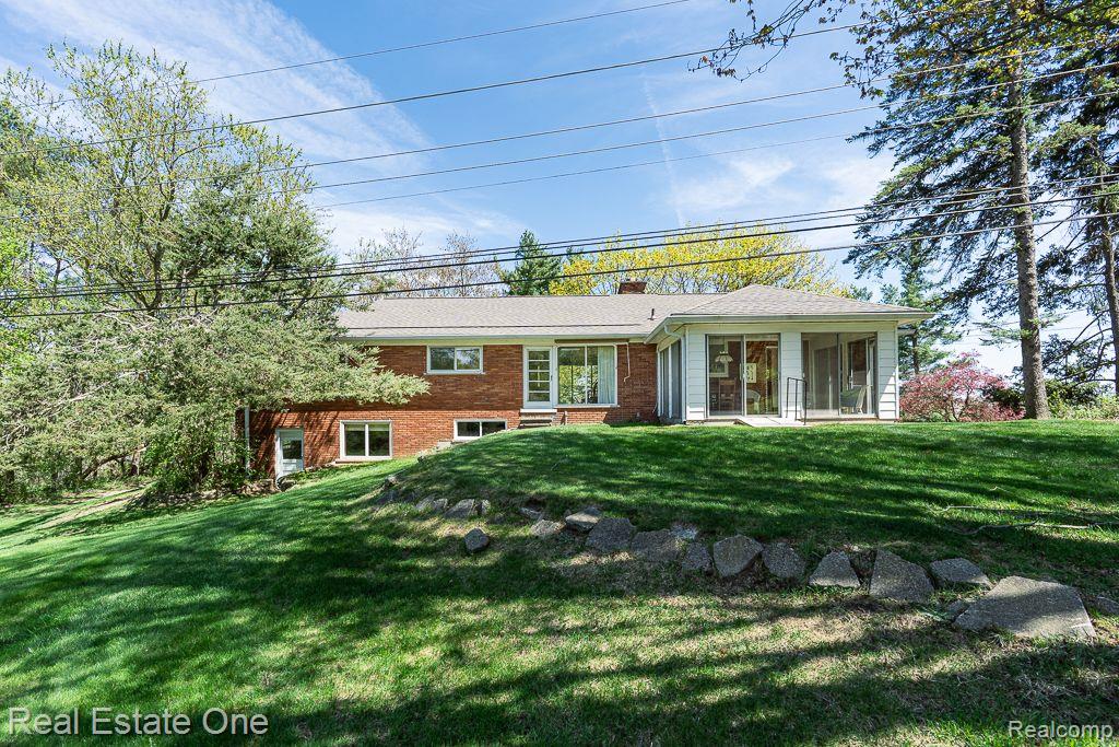 1151 N LIVERNOIS RD