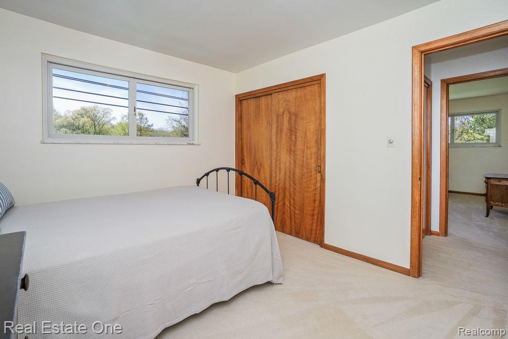 1151 N LIVERNOIS RD