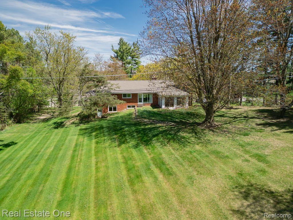 1151 N LIVERNOIS RD