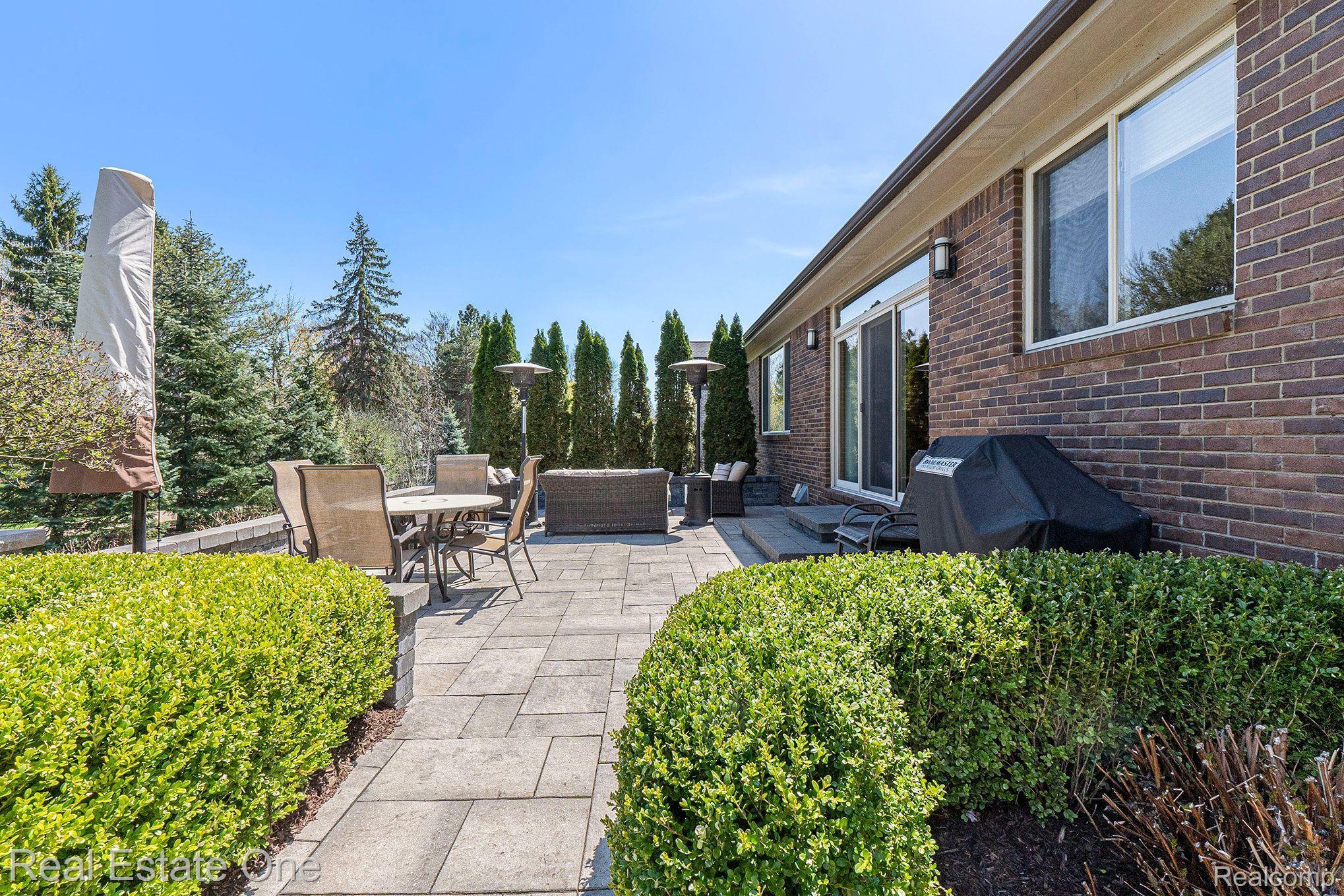 1057 PEMBROKE