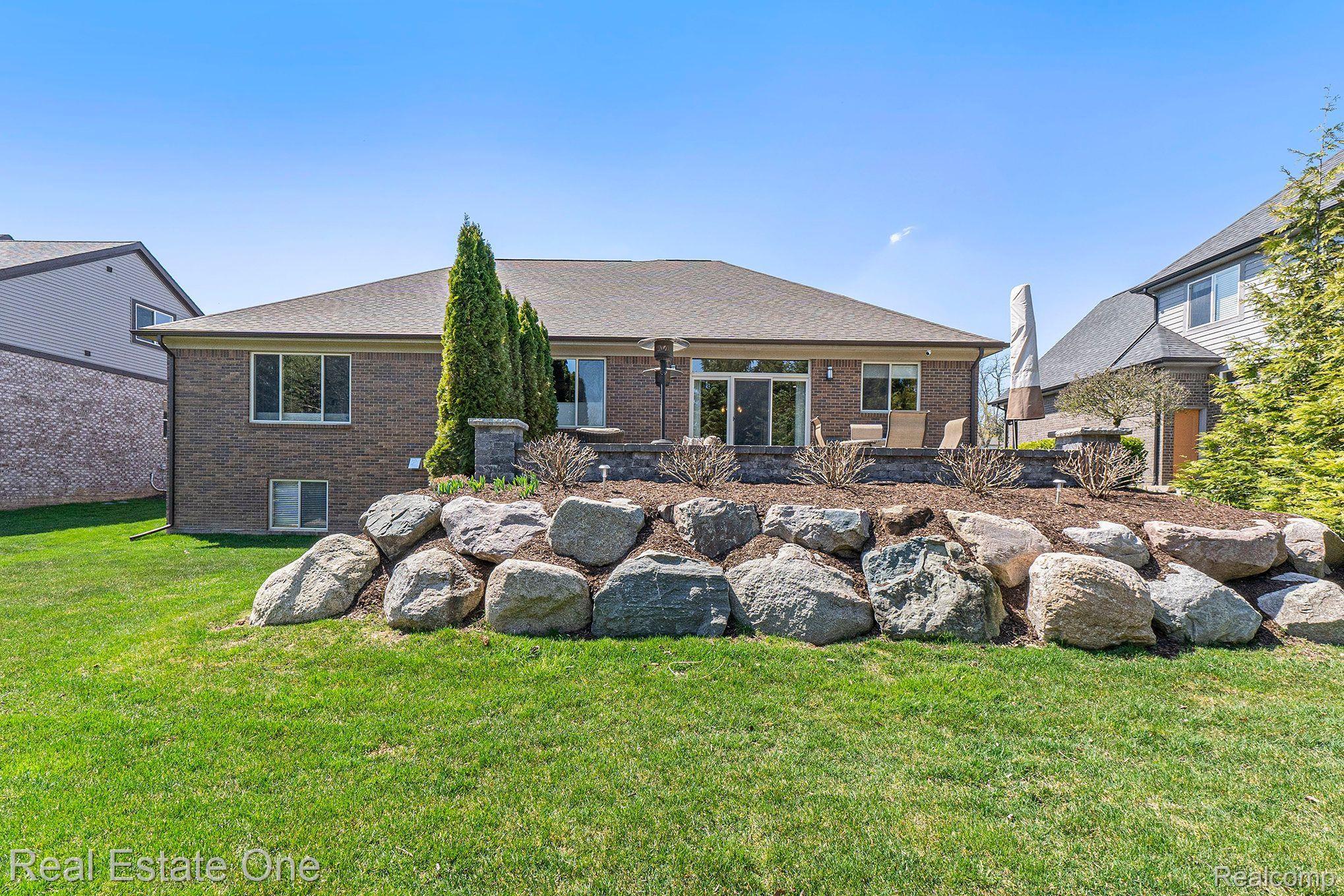 1057 PEMBROKE
