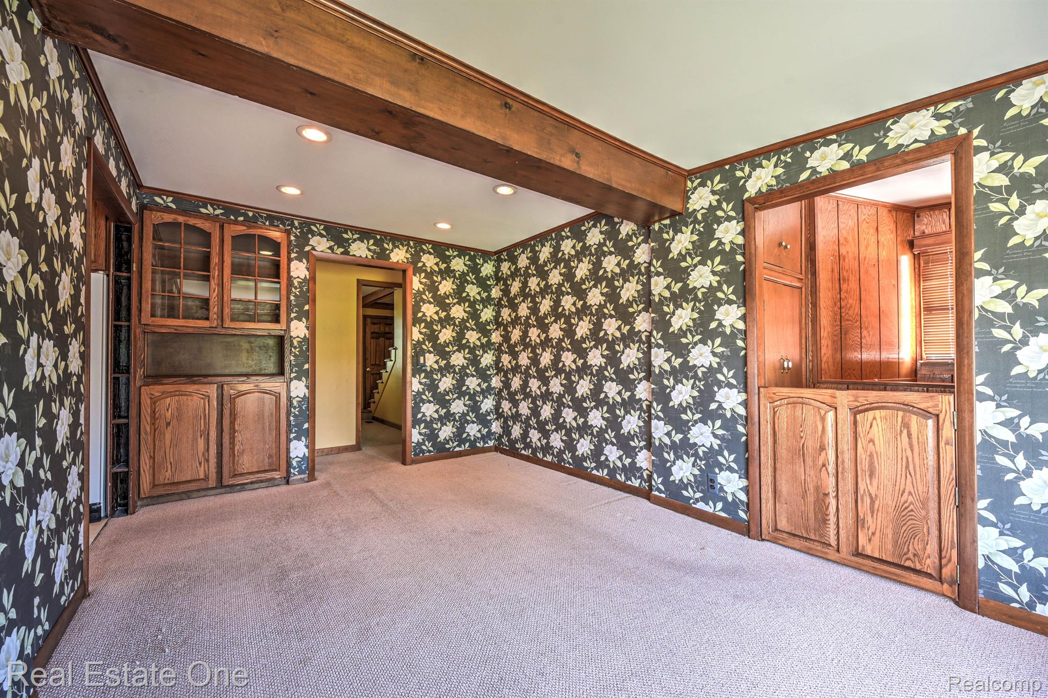 390 RED OAK LN