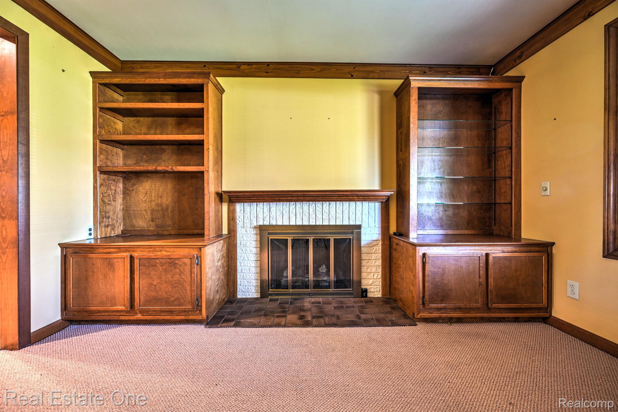 390 RED OAK LN
