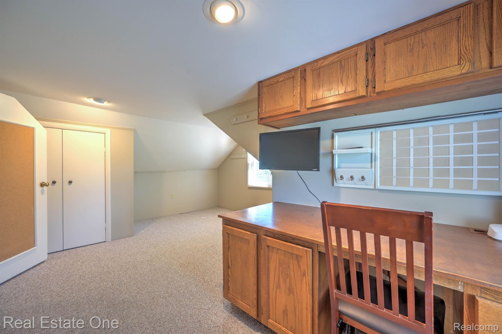 390 RED OAK LN