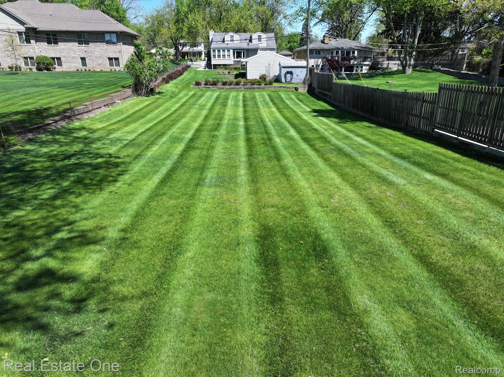 390 RED OAK LN