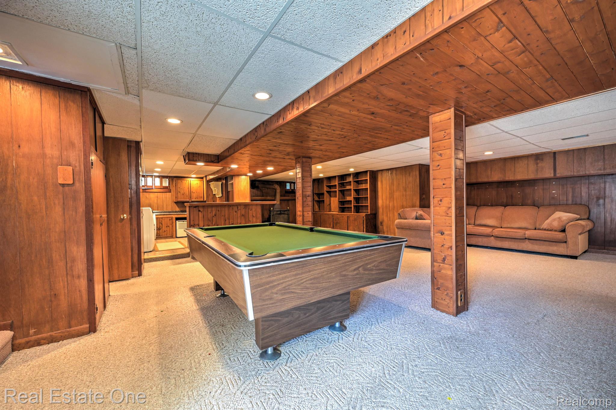 390 RED OAK LN