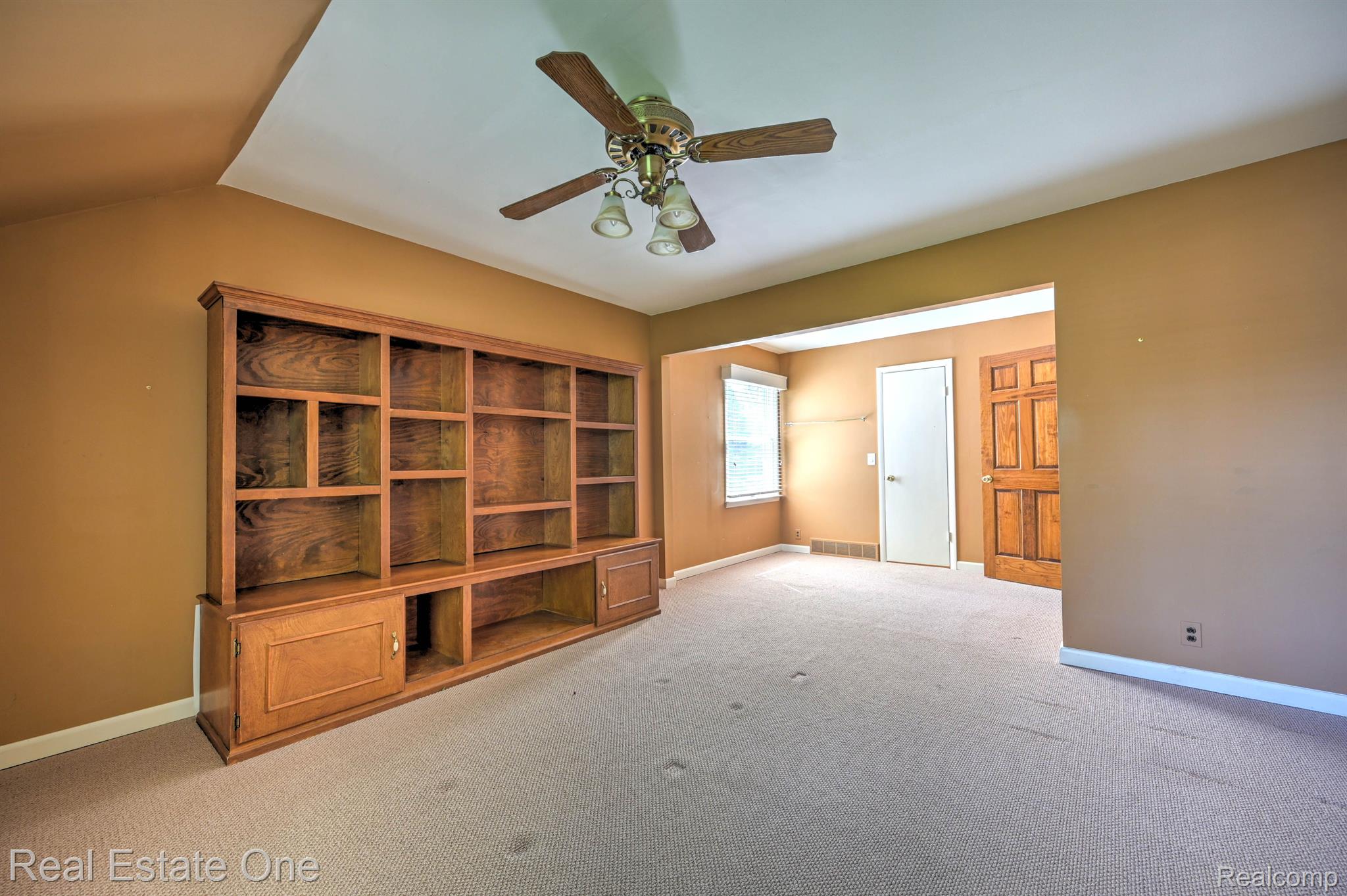 390 RED OAK LN