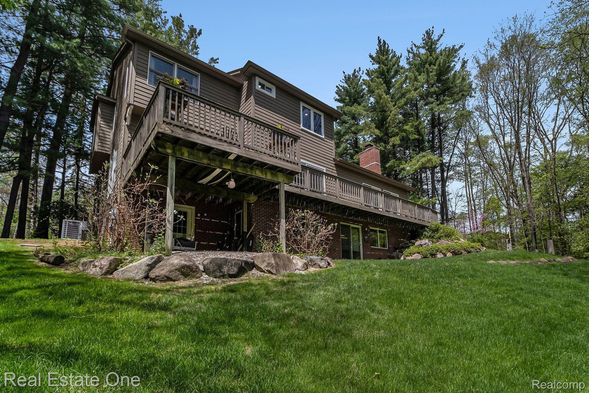 975 PINE NEEDLE TRL