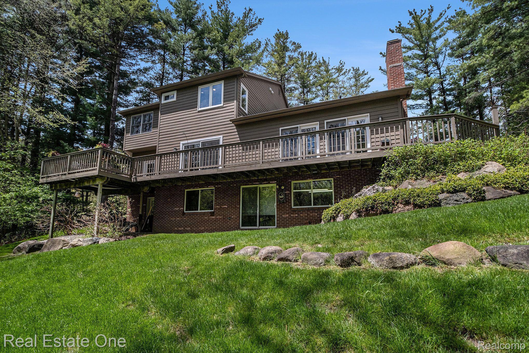 975 PINE NEEDLE TRL