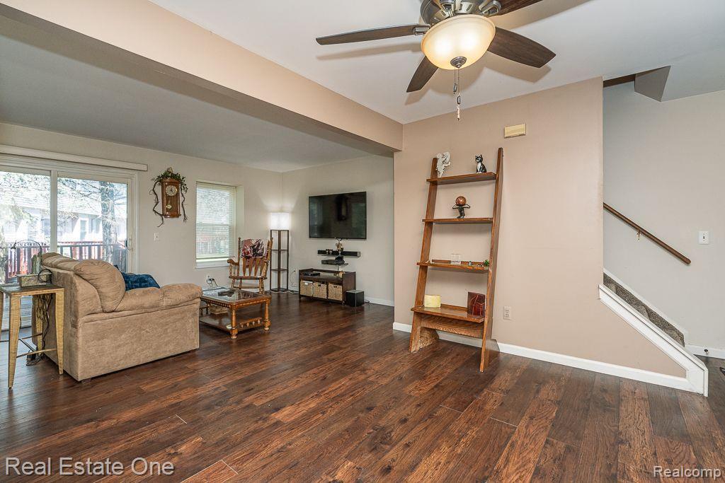 6472 LOCHAVEN LN