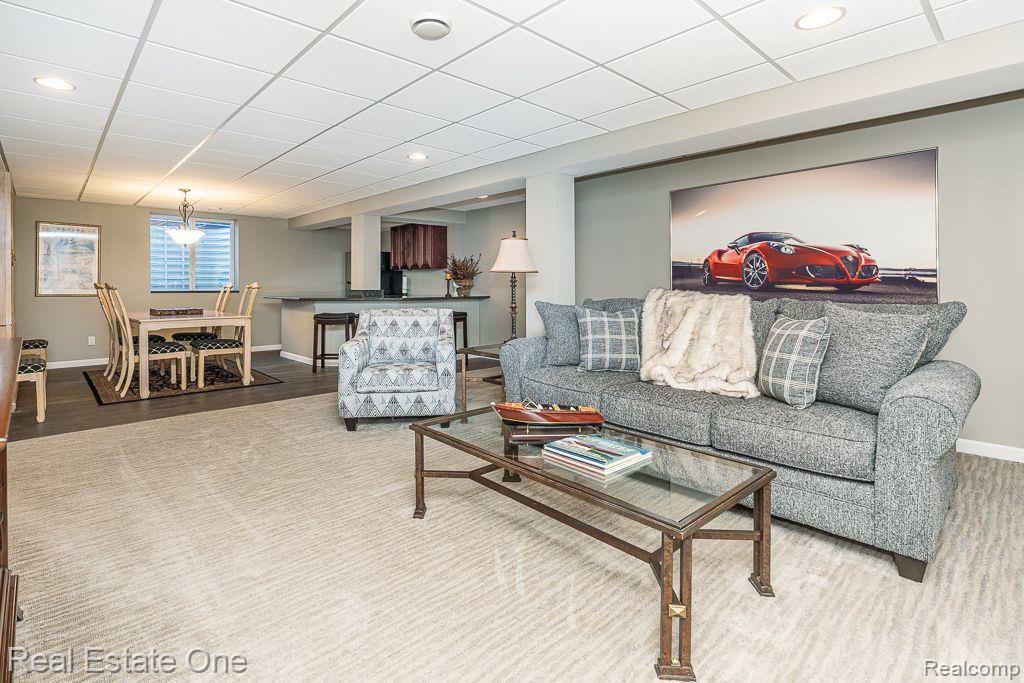 2098 LOGAN DR