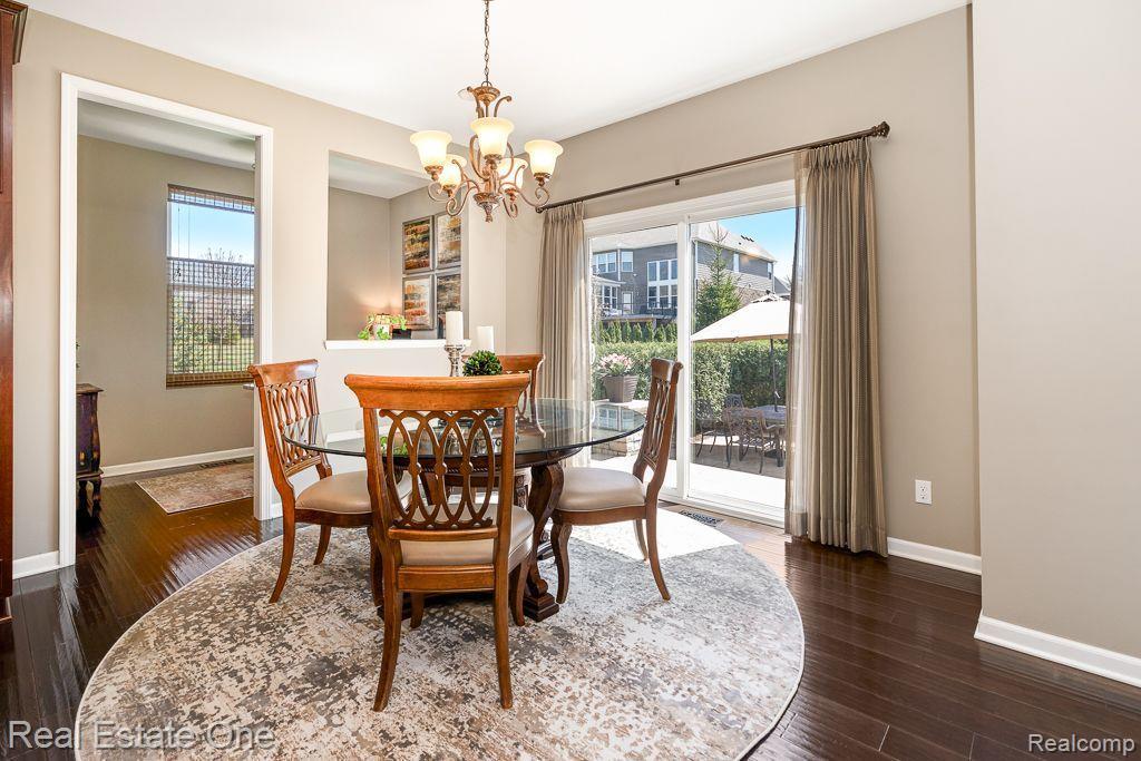 2098 LOGAN DR