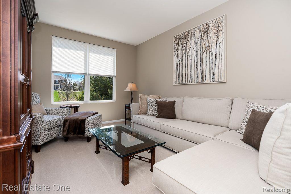 2098 LOGAN DR