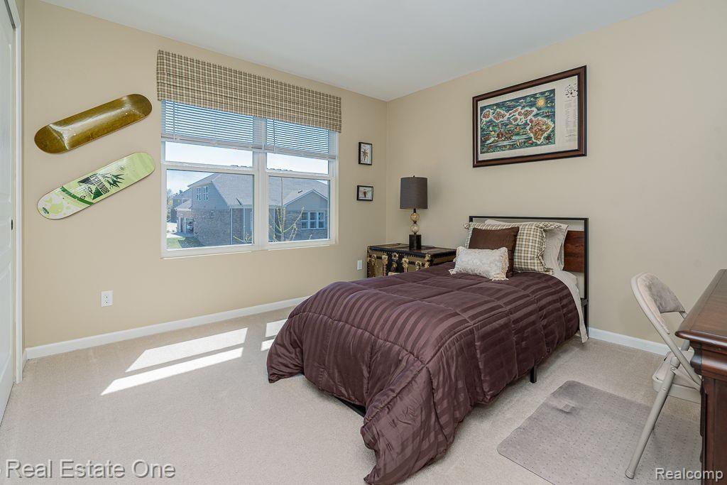 2098 LOGAN DR