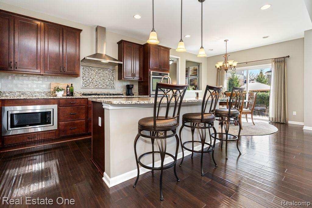 2098 LOGAN DR