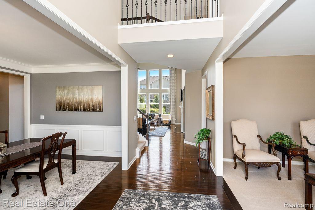 2098 LOGAN DR