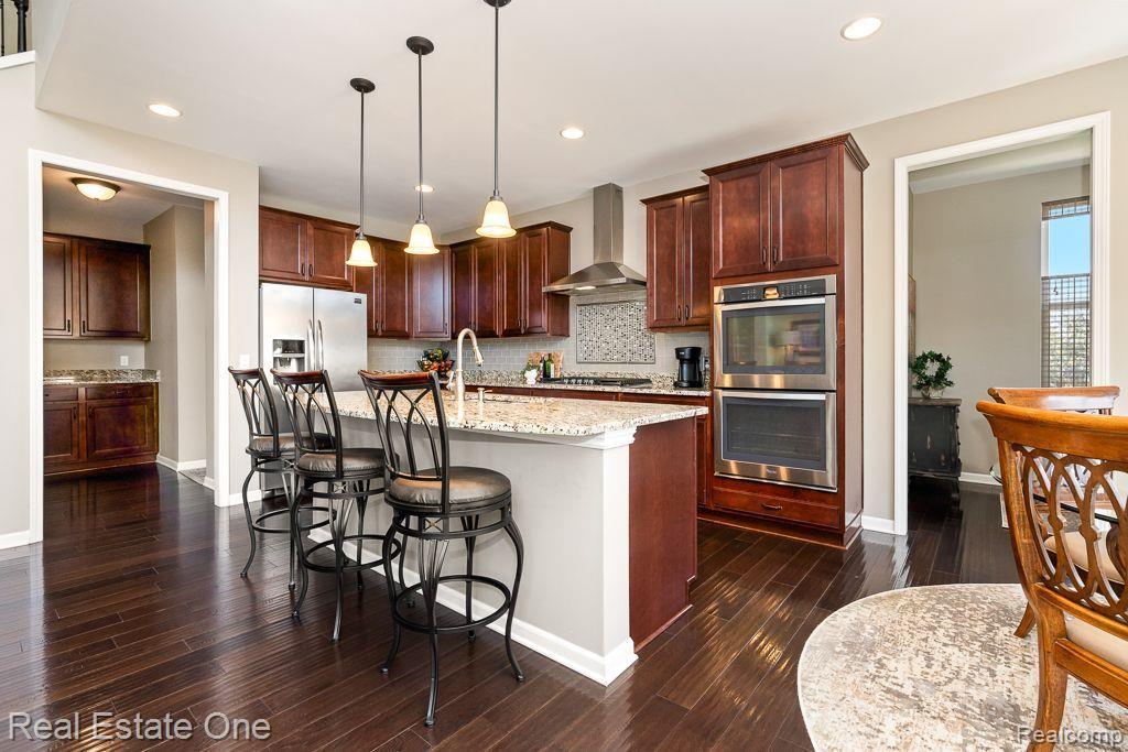 2098 LOGAN DR