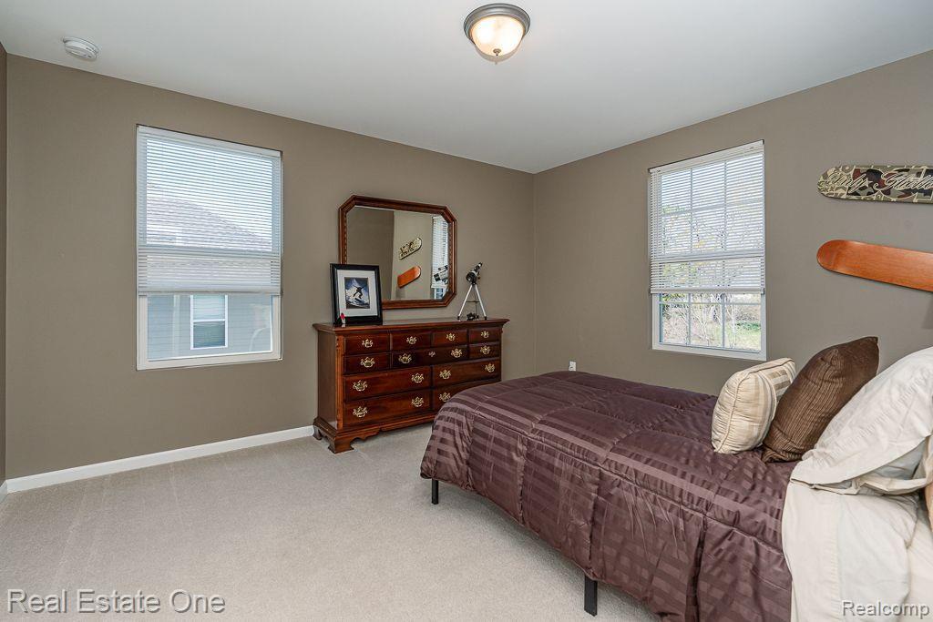 2098 LOGAN DR