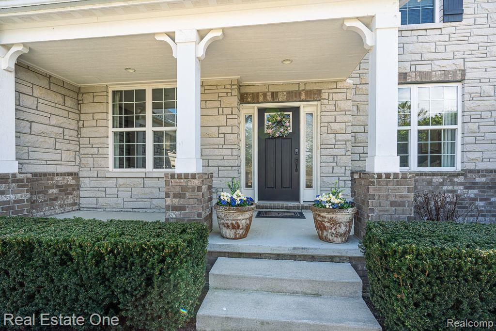 2098 LOGAN DR
