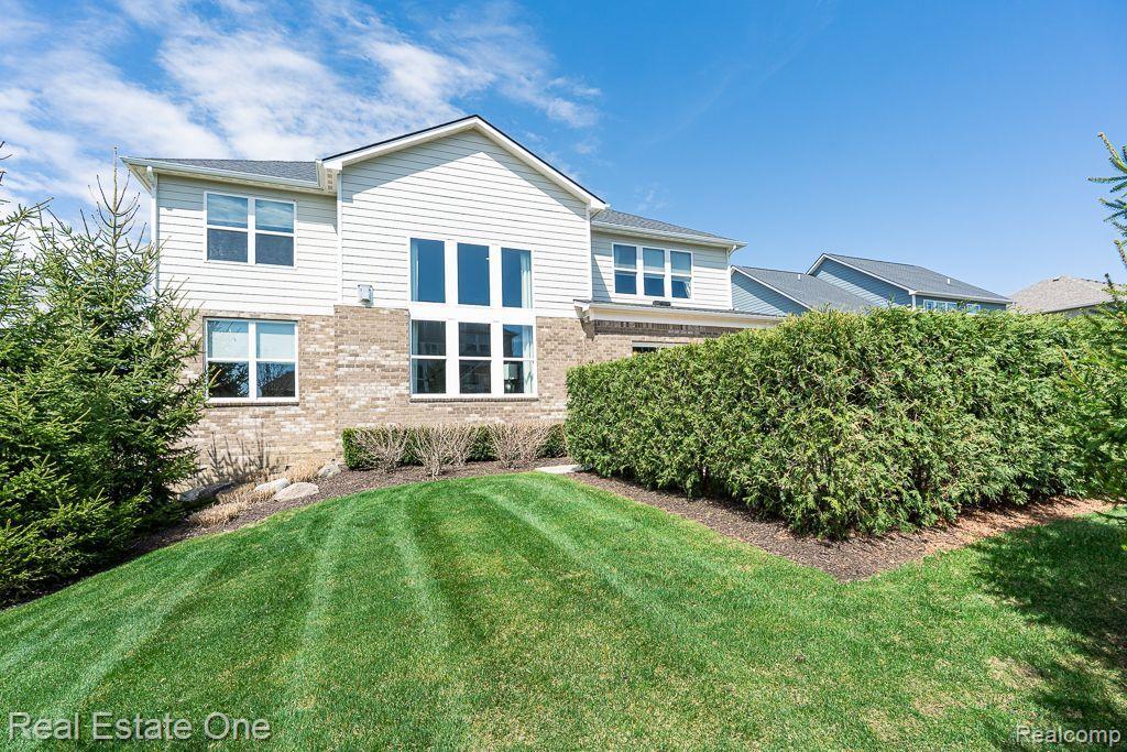 2098 LOGAN DR