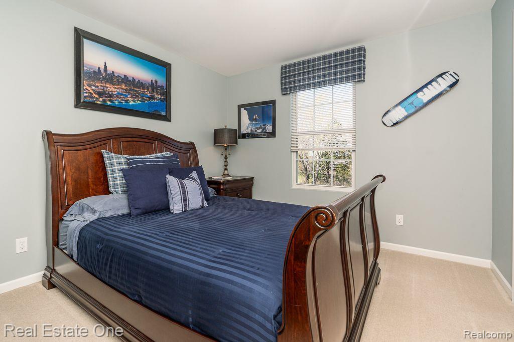 2098 LOGAN DR
