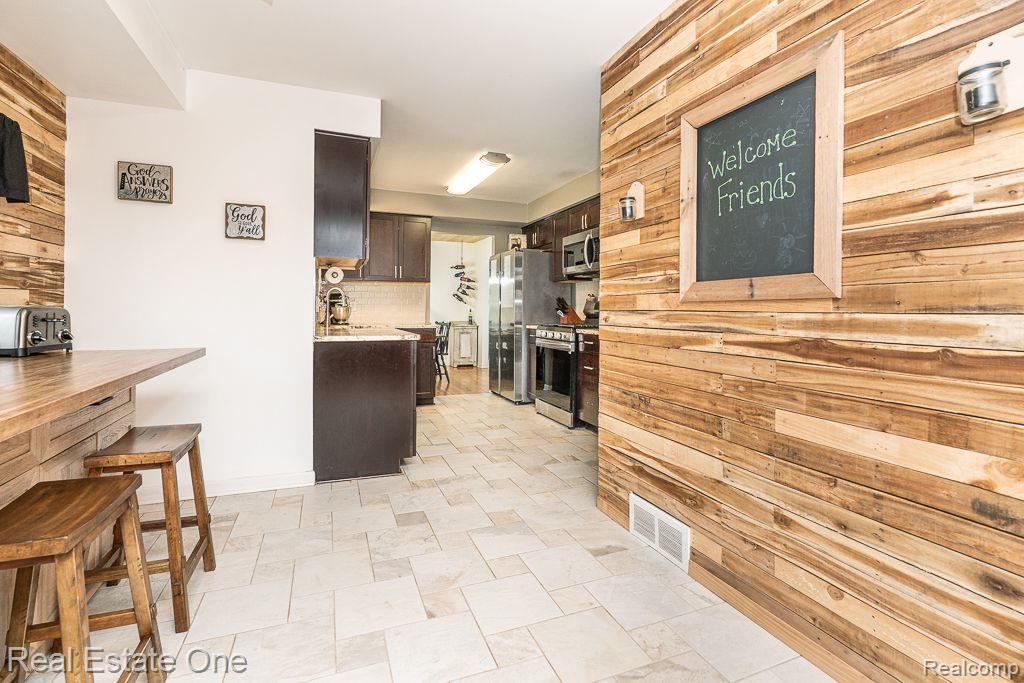 53416 Bellamine DR
