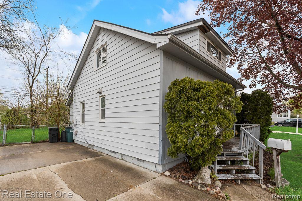 310 Massoit ST