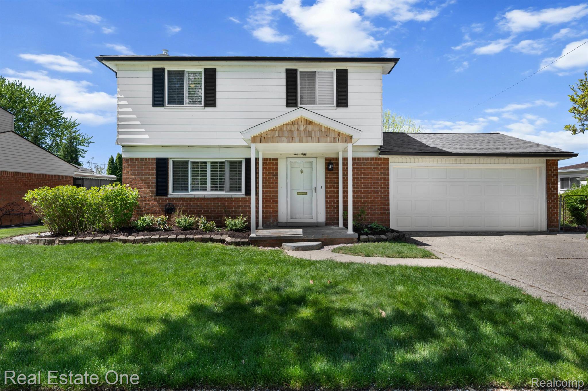 250 CLINTON RIVER DR