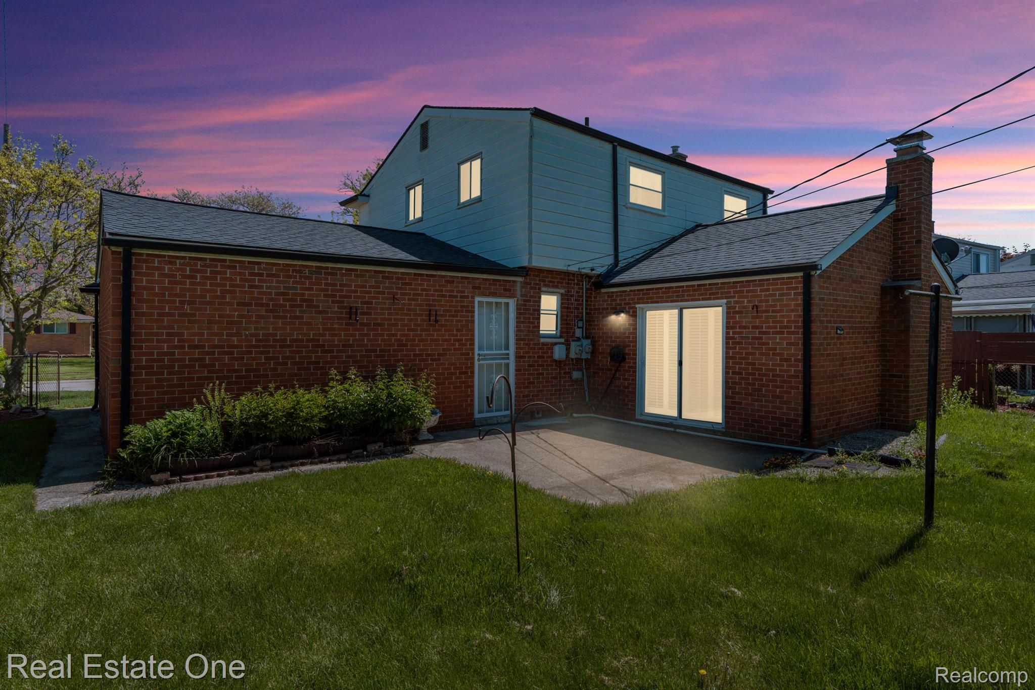 250 CLINTON RIVER DR