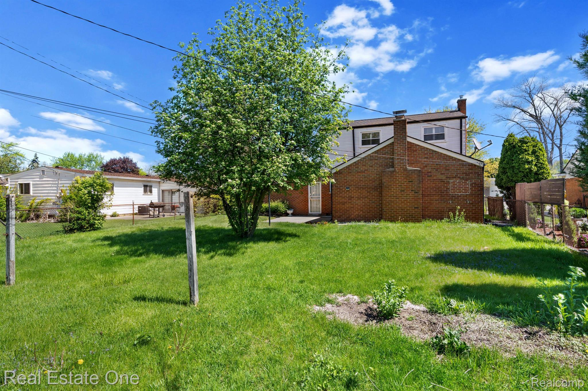 250 CLINTON RIVER DR